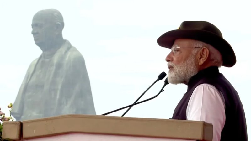 राष्ट्रीय एकता दिवस परेड में शामिल हुए पीएम मोदी, एकतानगर को देंगे 426 करोड़ की सौगात