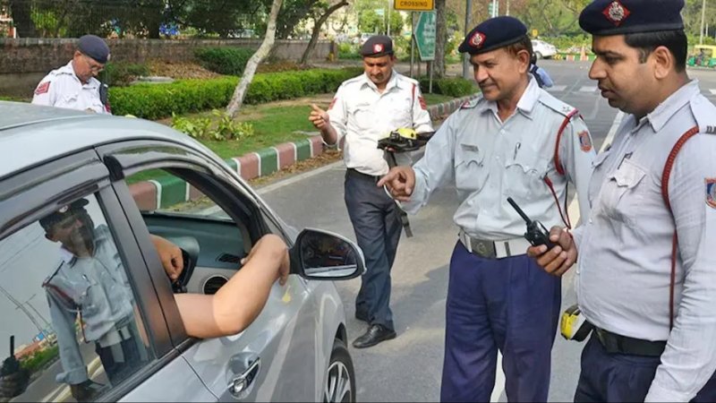 दिल्ली में आज 30 जगहों पर ट्रैफिक डायवर्जन, पुलिस ने जारी की एडवाइजरी