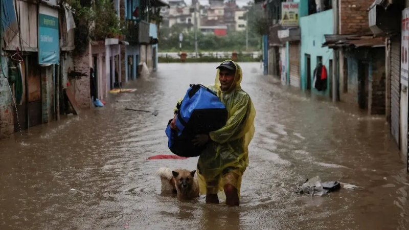 नेपाल में भारी बारिश के बाद अचानक बाढ़ का खतरा, कई जिलों में अलर्ट