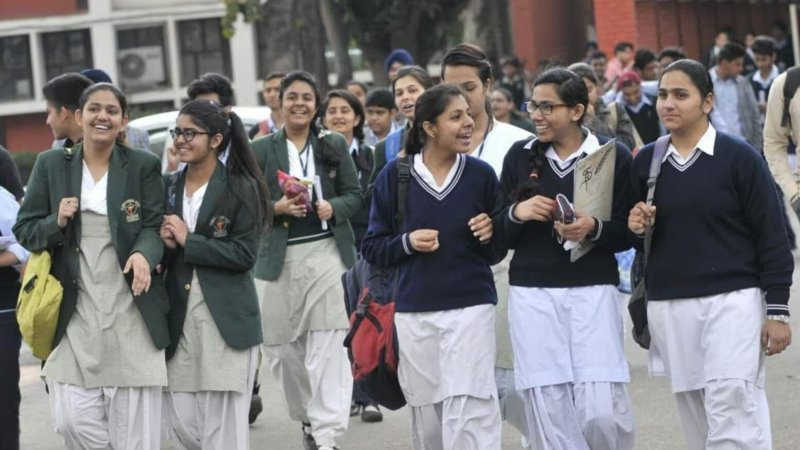 उत्तराखंड के 4.48 लाख से अधिक छात्रों को मिलेगी राहत, ड्रेस-बैग और जूतों की राशि बढ़ेगी