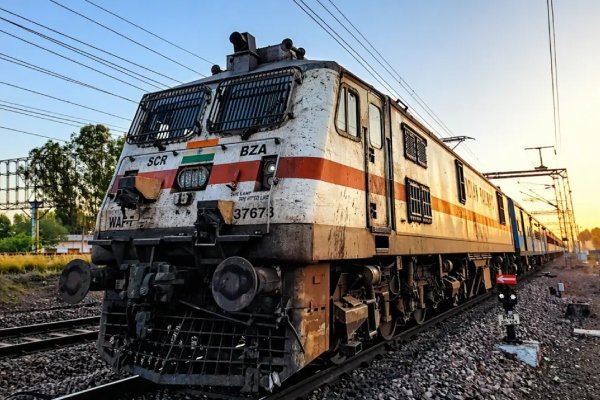 दिल्ली में प्रदर्शन से पहले रेलवे का बड़ा फैसला, कई प्रमुख ट्रेनें रद्द