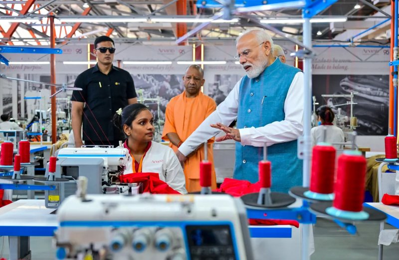 PM मोदी ने वाराणसी में अरविंद मिल्स की नई यूनिट का किया उद्घाटन, हजारों को मिलेगा रोजगार