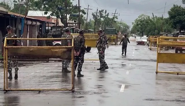 मणिपुर में फिर बढ़ा तनाव, पांच बच्चों की मां की गोली मारकर हत्या; कुकी-नगा समूहों में गोलीबारी