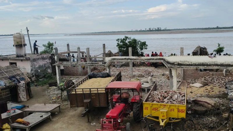 लखीमपुर खीरी में शारदा का कहर, 70 हेक्टेयर जमीन और कई मकान नदी में समाए
