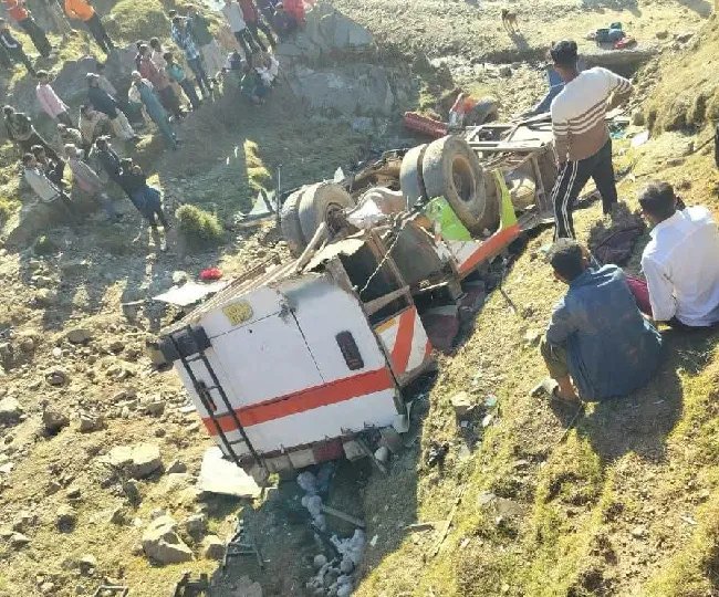 ऊधमपुर में 100 फीट गहरी खाई में गिरी यात्री बस, 16 घायल; बच्ची की मौत