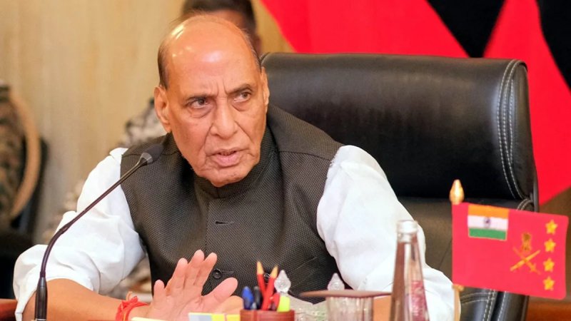 'व्यक्तिगत मर्यादा की सीमाएं न लांघें': पीएम पर टिप्पणी को लेकर राजनाथ सिंह की नसीहत