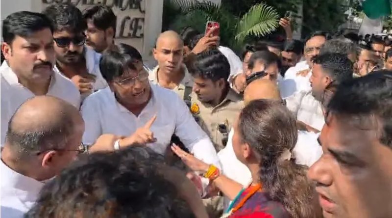 लखनऊ कांग्रेस कार्यालय में हंगामा, धक्कामुक्की के बीच चले जूते