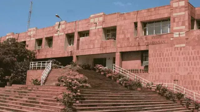 JNU में यौन उत्पीड़न के आरोप में प्रोफेसर बर्खास्त, 11 छात्राओं ने लगाए थे आरोप