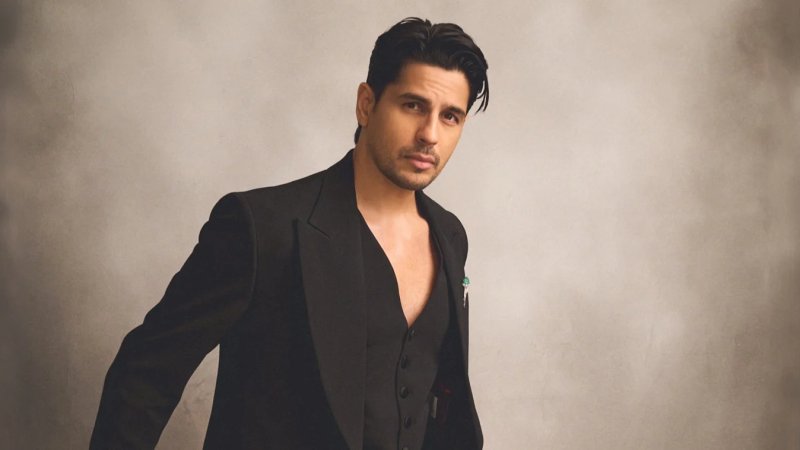 सिद्धार्थ मल्होत्रा ने पैर की चोट पर किया मजेदार पोस्ट, बोले- 'ब्रेक ए लेग' को गंभीरता से ले लिया