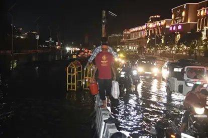 गोमती की बाढ़ से लखनऊ के कई इलाके डूबे, घैला गांव का रास्ता भी पानी में समाया