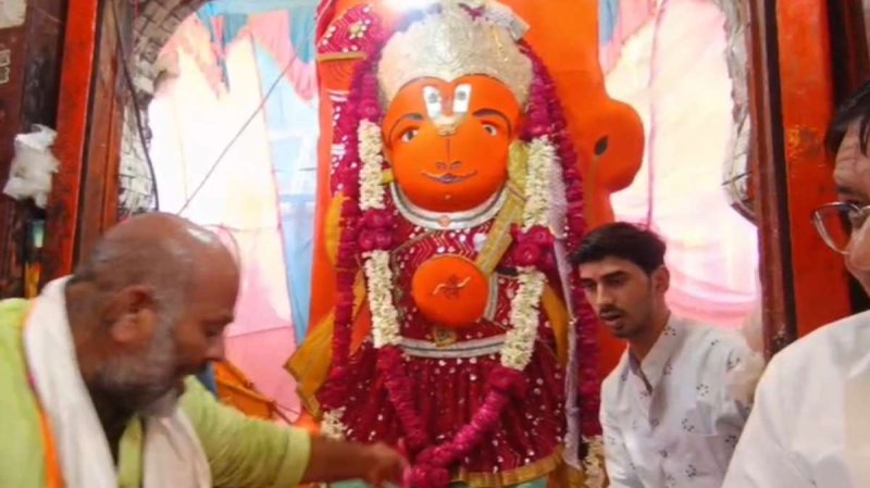उज्जैन में खड़े हनुमान मंदिर का विवाद गहराया, रात में प्रतिमा की स्कैनिंग करने पहुंची टीम