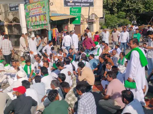 मुजफ्फरनगर: जानसठ में किसानों ने किया धरना-प्रदर्शन, हाईवे जाम कर रखीं मांगें