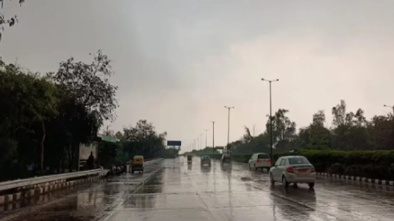 दिल्ली-NCR में मौसम ने ली करवट, नोएडा में छाए बादल; यूपी-हरियाणा के कई जिलों में बारिश की संभावना