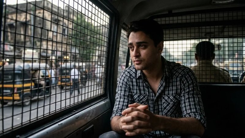 इमरान खान को मुंबई पुलिस का नोटिस, 28 अक्टूबर तक भारत छोड़ने का निर्देश