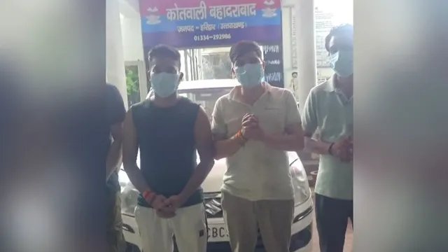 हरिद्वार में टेंपो ट्रेवल्स में महिलाओं से अभद्रता का आरोप, चार युवक गिरफ्तार