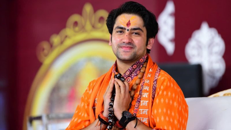 करवा चौथ पर बाबा बागेश्वर का मजेदार अंदाज, बोले- ‘खसम पूजन दिवस’