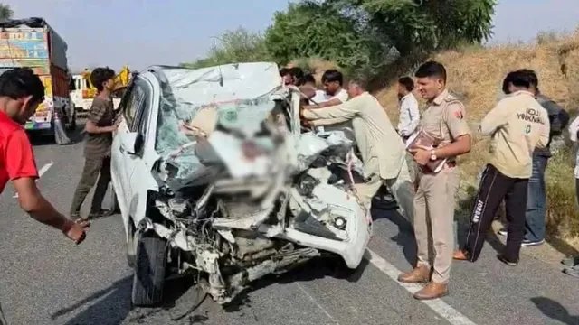 राजस्थान के चुरू में भीषण सड़क हादसा, कार-ट्रक की टक्कर में 6 लोगों की मौत