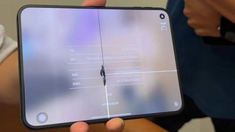 iPhone Duo की इनर स्क्रीन पर क्यों आ रहीं लाइनें? iFixit ने बताई संभावित वजह
