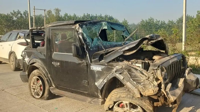 दिल्ली-देहरादून एक्सप्रेसवे पर पलटी थार, आगरा के तीन युवकों की मौत