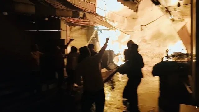 जम्मू की शिव मार्केट में भीषण आग, कई दुकानें जलकर राख; करोड़ों के नुकसान की आशंका