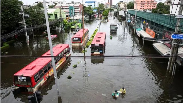 थाईलैंड में भारी बारिश और बाढ़ से तबाही, अब तक 31 लोगों की मौत