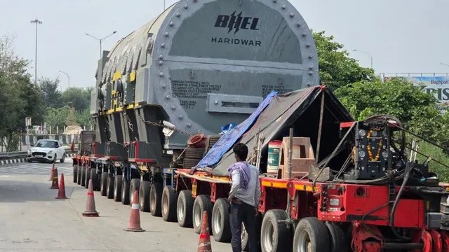 बागपत में परमिट के अभाव में रोका गया 162 टायर वाला ट्रक, टरबाइन लेकर जा रहा था रोहतक