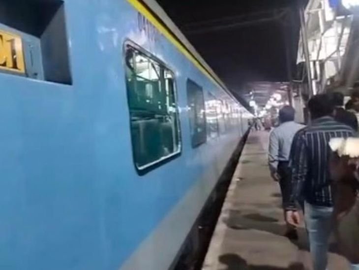 सोनीपत में यात्रियों का प्रदर्शन, शताब्दी और गीता जयंती एक्सप्रेस समेत 7 ट्रेनें प्रभावित