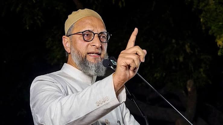 ओवैसी ने गरीबी के मुद्दे पर योगी को घेरा, बोले- यूपी में अब 99 बनाम 1 की लड़ाई