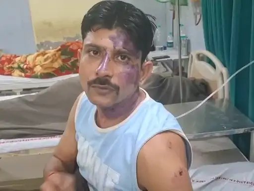 मुजफ्फरनगर: पति के गले में चुन्नी डालकर खींचती दिखी महिला, पिता ने पहुंचकर बेटे को बचाया