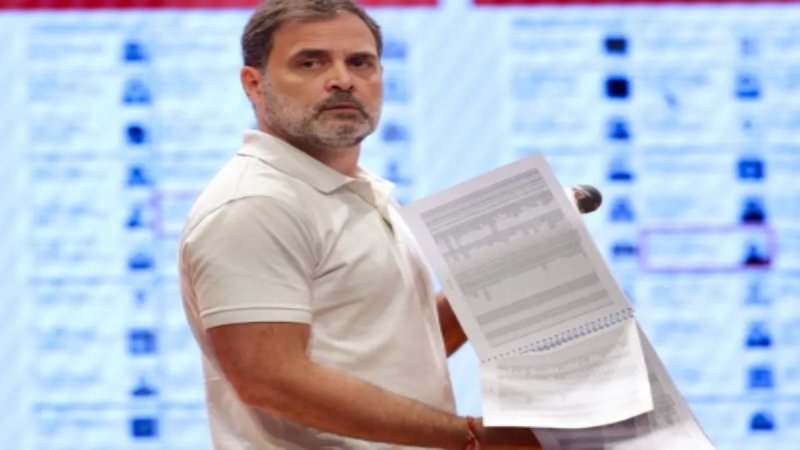 फॉर्म 6 में बदलाव को लेकर राहुल गांधी का CEC ज्ञानेश कुमार पर हमला, बोले- अवैध और एकतरफा कदम