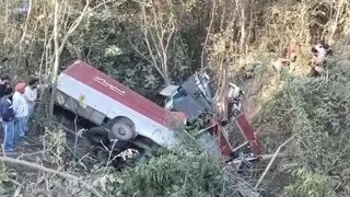 कुल्लू दशहरा से लौट रही साउंड सिस्टम की गाड़ी खाई में गिरी, चार लोगों की मौत