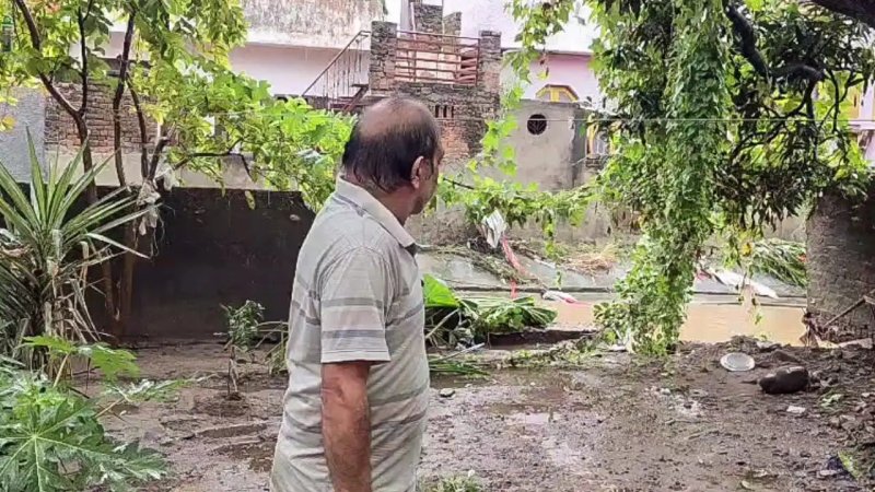 जम्मू में भारी बारिश से जलभराव, बाढ़ में बहकर 27 वर्षीय महिला लापता