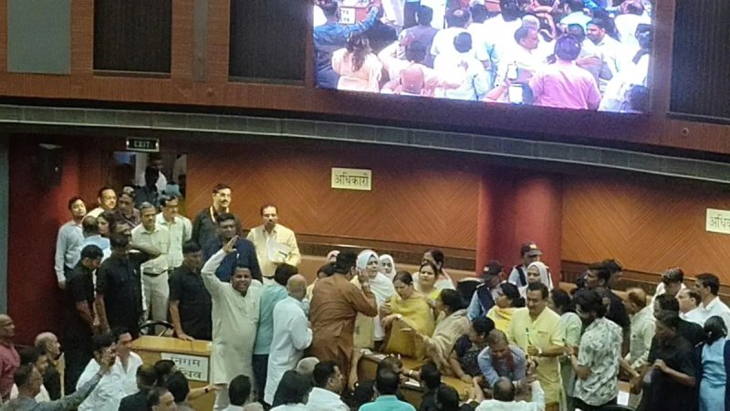 एमसीडी सदन में विकास निधि पर हंगामा, प्रदूषण के मुद्दे पर भाजपा-आप पार्षद भिड़े