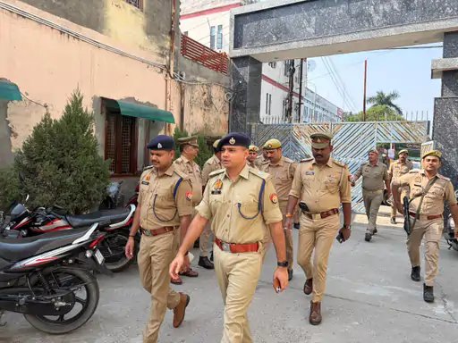 मुजफ्फरनगर में एमएलसी चुनाव को लेकर एसपी सिटी ने मतदान केंद्र का किया निरीक्षण