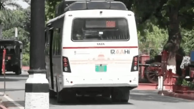 राष्ट्रपति भवन में शुरू हुई मुफ्त इलेक्ट्रिक बस सेवा ‘राही’, महिला ड्राइवर और कंडक्टर संभालेंगी संचालन