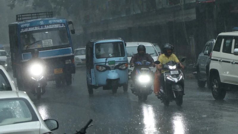 उत्तराखंड में बारिश, ओलावृष्टि और तेज हवाओं की चेतावनी, पांच जिलों में ऑरेंज अलर्ट