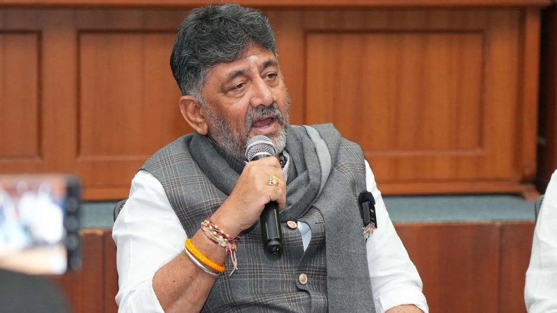 कर्नाटक में सरकारी कर्मचारियों पर सख्ती, मुख्यालय में रहना होगा जरूरी; ऐप से लगेगी हाजिरी