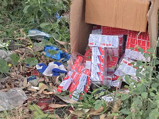 मुजफ्फरनगर के चरथावल में आंधी-तूफान का कहर, मंदिर पर गिरा बिजली का खंभा