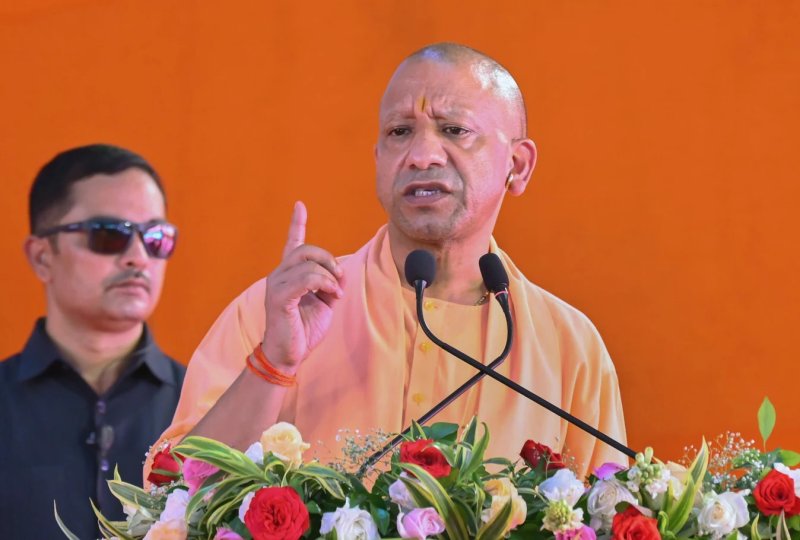 सीएम योगी ने गिनाईं यूपी की उपलब्धियां, कहा- मोबाइल से माइक्रोचिप और एआई तक पहुंची विकास यात्रा