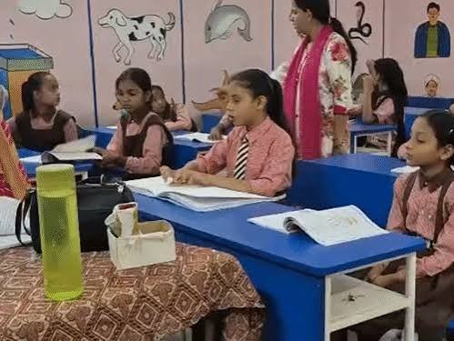 पितृ विसर्जन पर यूपी के कई जिलों में स्कूल बंद, कक्षा 1 से 8 तक के छात्रों को छुट्टी