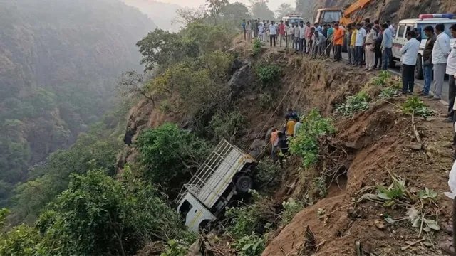 महाराष्ट्र के नांदेड़ में बड़ा हादसा, 100 फीट गहरी खाई में गिरा तीर्थयात्रियों का टेम्पो, 3 की मौत