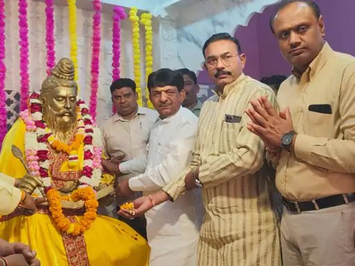 मुजफ्फरनगर में महर्षि वाल्मीकि जयंती पर हवन-यज्ञ, मंत्री कपिल देव अग्रवाल ने दी आहुति